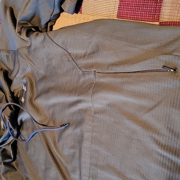 Under Armour Hoodie - Picture 3 of 4